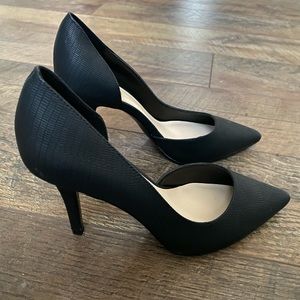 Nine West Classic Pumps Size 7.5 Matte Black Finish With Croc Texture